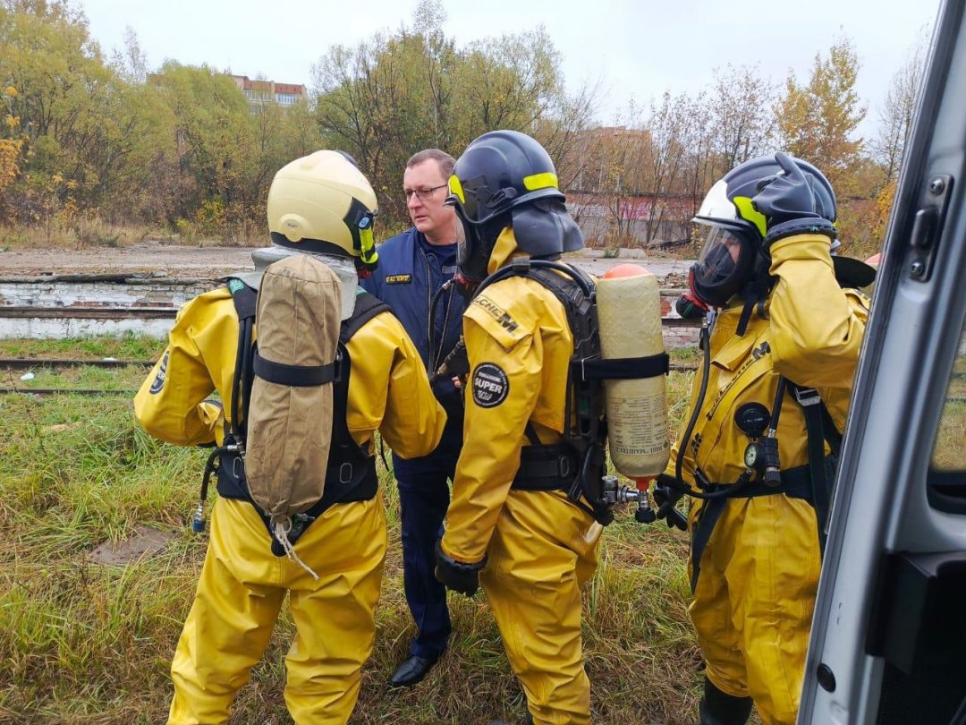 🚉 Условный пожар на железнодорожной станции потушен n n🚒 Вчера огнеборцы 330-й пожарно-спасательной части #Мособлпожспас совместно с коллегами федерального ведомства, сотрудниками гражданской обороны и специалистами нефтебазы провели тренировку по ликвидации последствий производственной аварии на железнодорожной станции